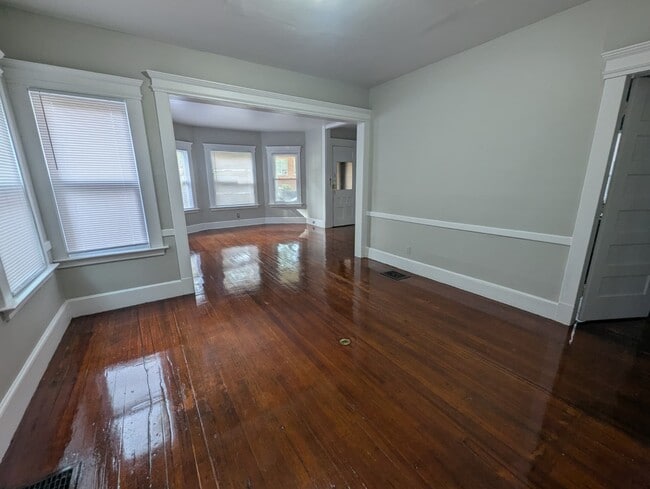Building Photo - 331 Ellsworth Ave Unit 2