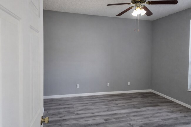 Photo - 151-104 (5) Unidad 104-5