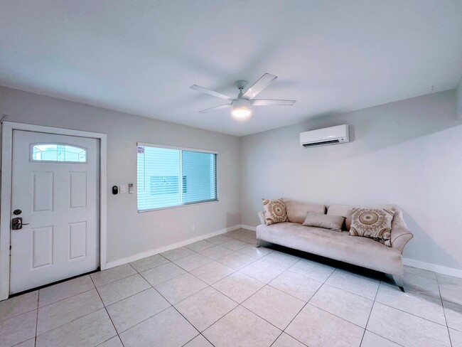 Photo - 3241 NE 15th St