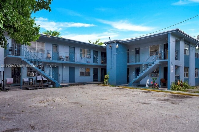 Building Photo - 220 NW 16th St Unit 1