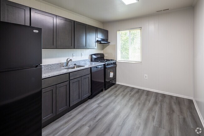 3BR, 1.5BA - 1,000SF - Kitchen