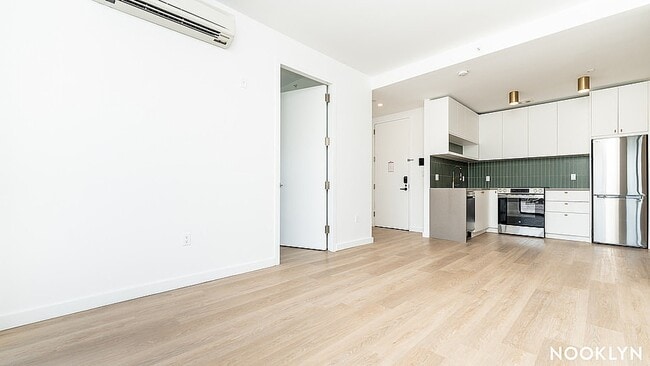 Photo - 527 Grand Ave Unidad 901