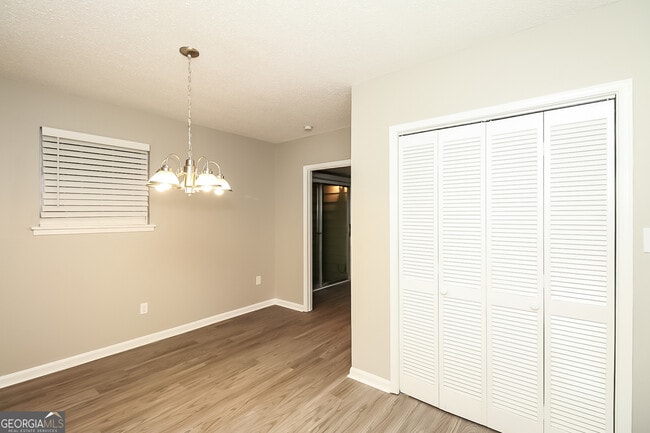 Photo - 6745 Buckhurst Trail