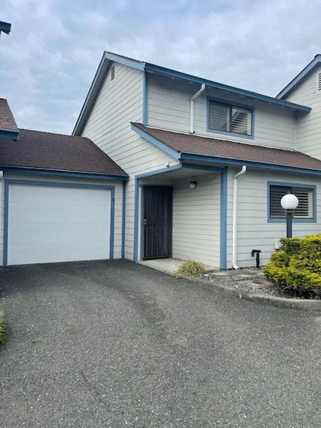 Quiet 2bd/2bath Condo with garage off of M... - Quiet 2bd/2bath Condo with garage off of M... Unit 3
