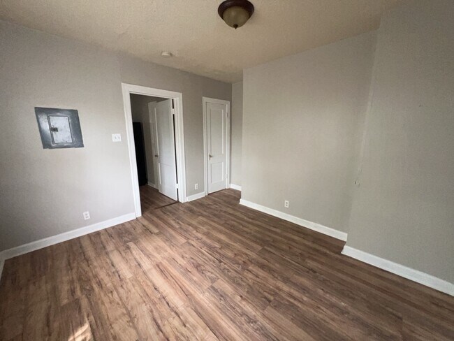 Photo - 1552 Lombardy St Unit 4