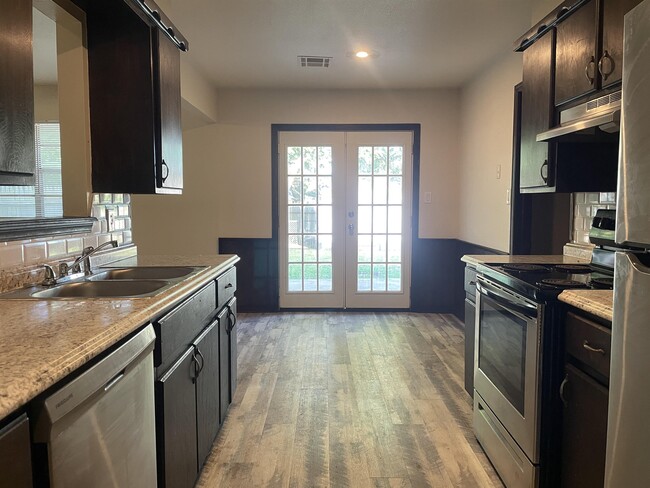 Photo - 1420 Oakcrest Ave