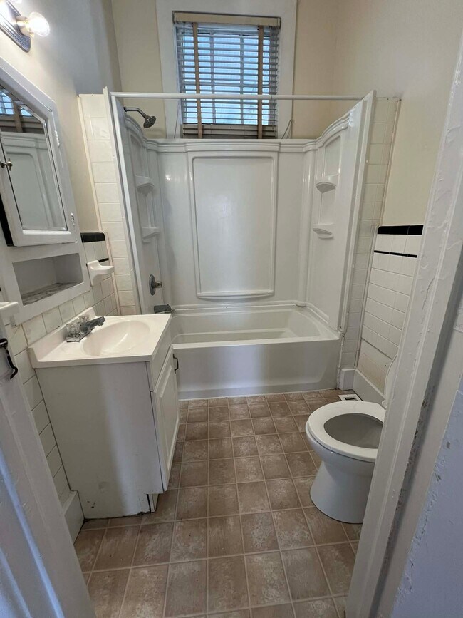 Photo - 233 College St Unidad 1