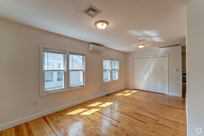Building Photo - 155 Read St Unit #3 Rental