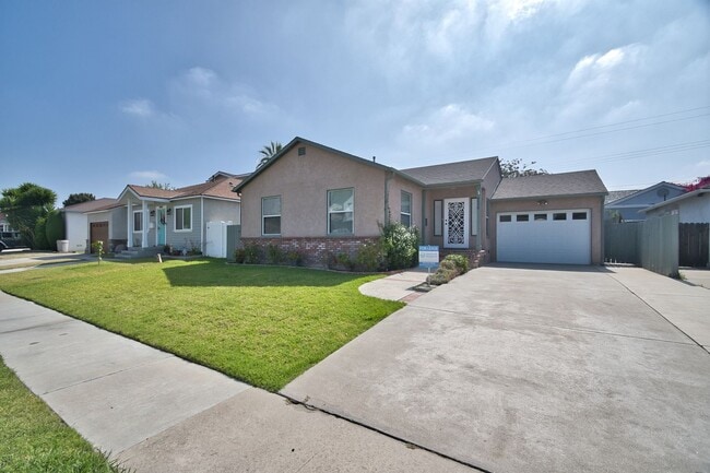 Building Photo - Spacious 4 Bedroom Home with A/C