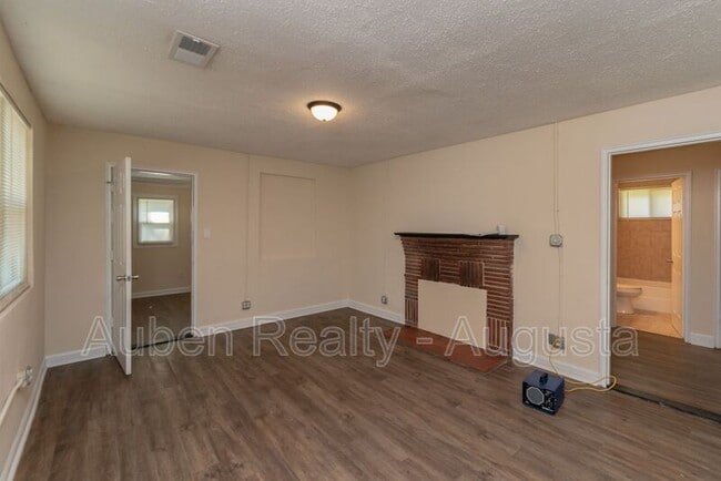 Photo - 2202 Roosevelt Dr