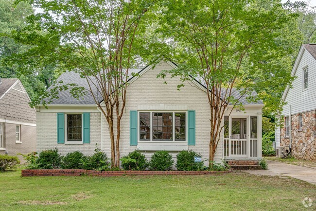 Building Photo - Beautiful Chickasaw Gardens Home!