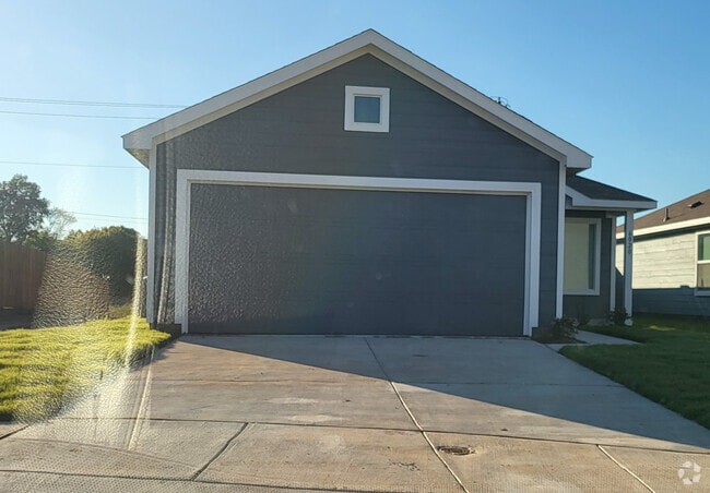 Front yard - 6020 Sumlin Way Rental