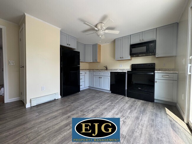 Building Photo - 158 Beech St
