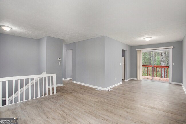 Photo - 2166 Satellite Way