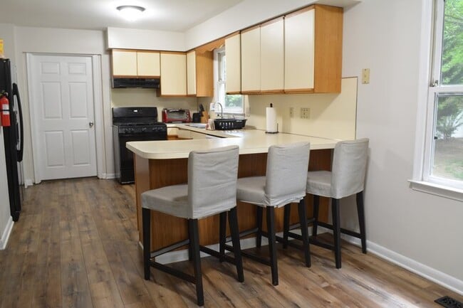 Photo - 8 Williamsburg court