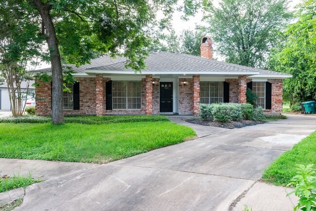 Building Photo - 7403 Tall Pines Dr