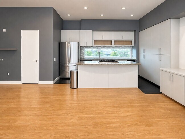 Photo - 6014 Fairdale Ln Unit B