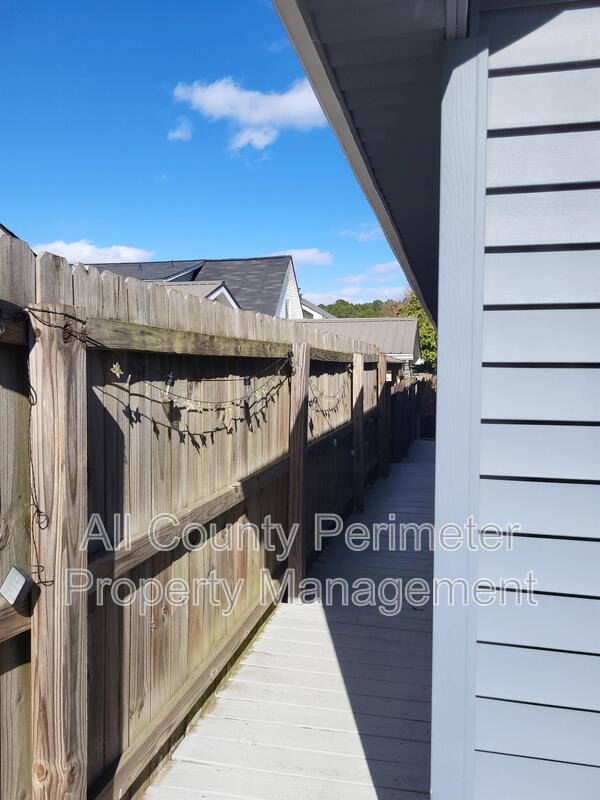 Photo - 2957 Hawk Ct SE