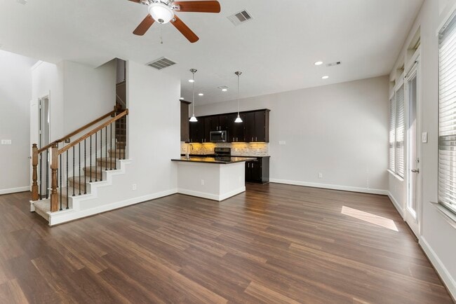 Building Photo - 31 Aventura Pl