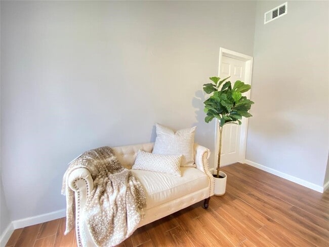 Photo - 1011 Melford Ave
