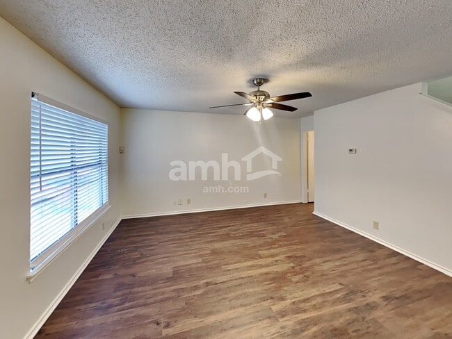 Photo - 8931 Kenton Briar