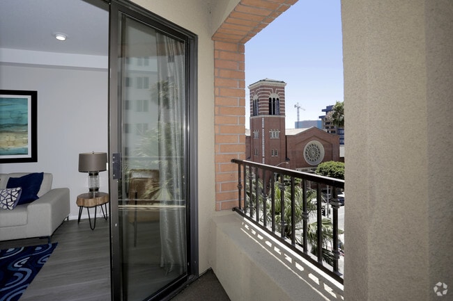 1BR, 1BA - 613 SF