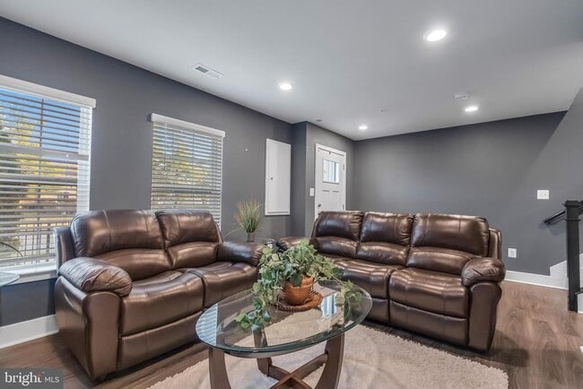 Photo - 7806 Johnnycake Rd