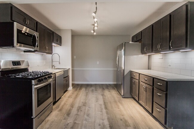 Building Photo - 2242 Zumbehl Rd Unit Right