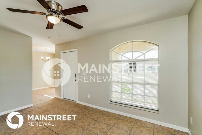 Photo - 713 Cardinal St E