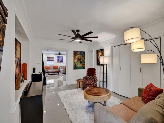 Photo - 814 SE 13th St Unit 4