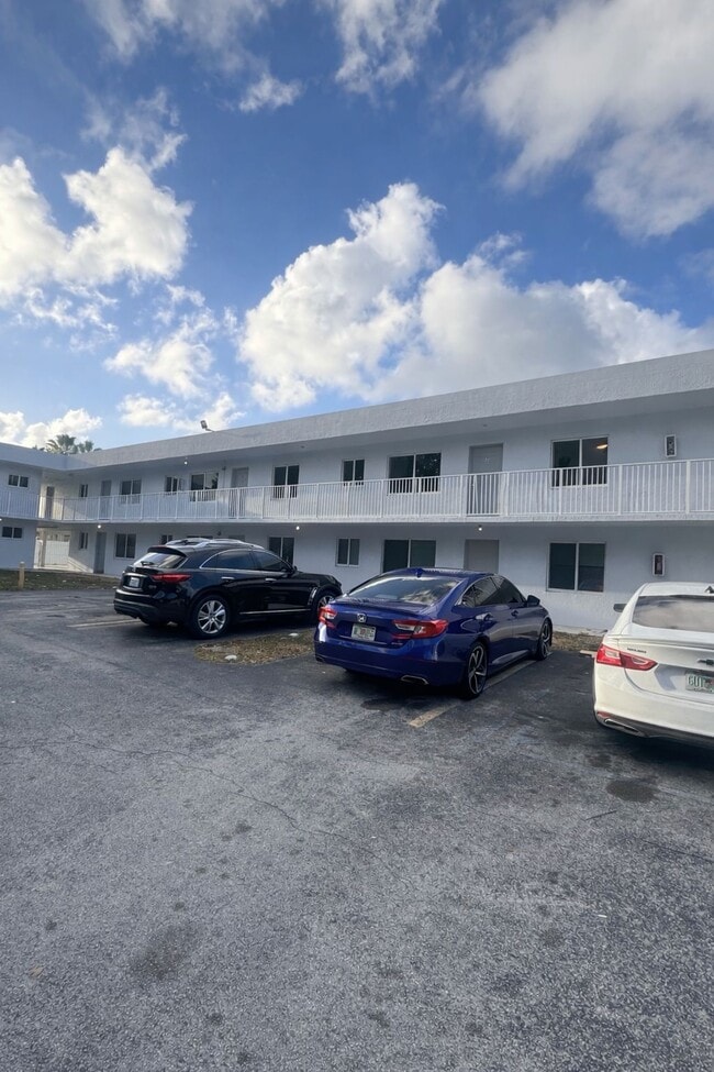 Building Photo - 17050 NW 55 Ave Unit 7