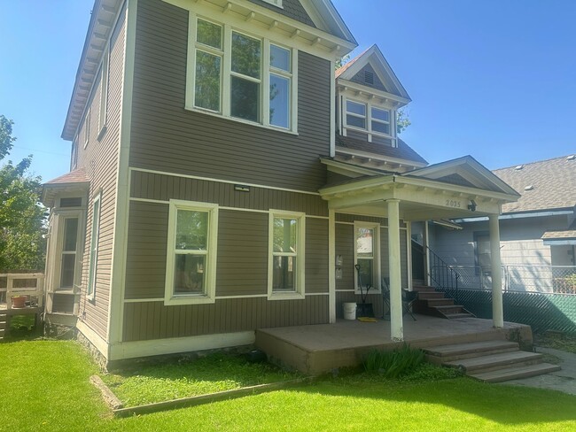 Photo - 2025 W Mallon Ave Apartment Unit B