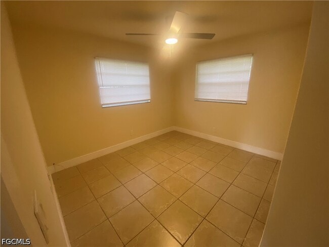 Building Photo - 2217-2219 Violet Dr