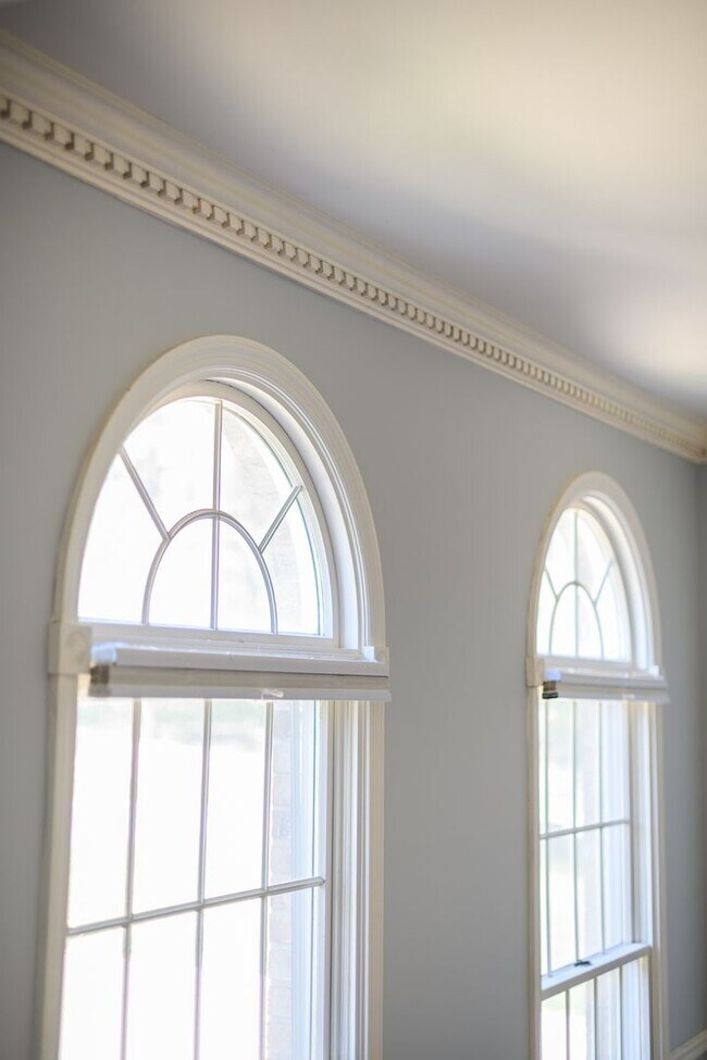 Photo - 5 bedroom / 2.5 bathroom Home for Rent in ...