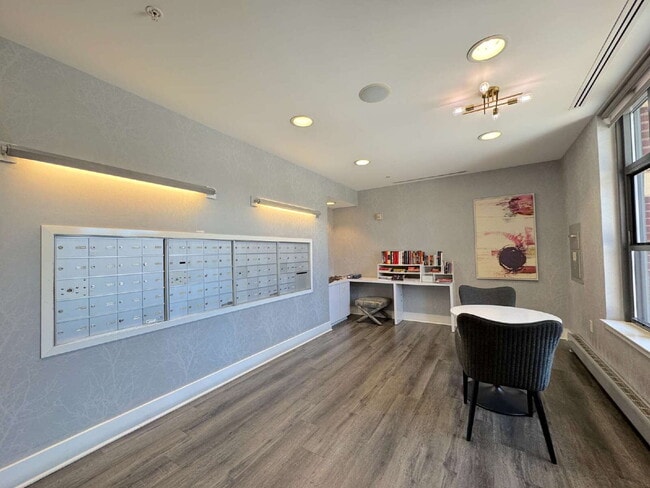 "Chic Urban Retreat: Stylish 1-Bed Condo with Hardwood Elegance in the Heart of Alexandria!"