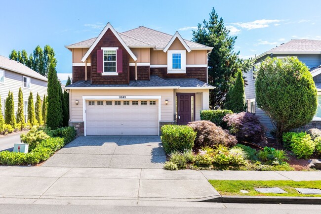 Beautiful 5 Bedroom 3 Bath Redmond Home! - Beautiful 5 Bedroom 3 Bath Redmond Home!
