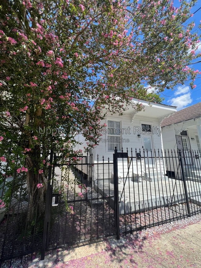 Building Photo - 1134 Adams St Unit 1134