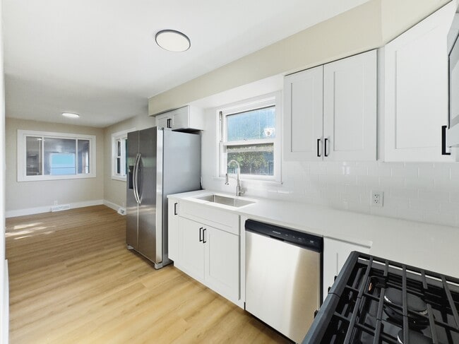 Photo - 2130 Brady Ave