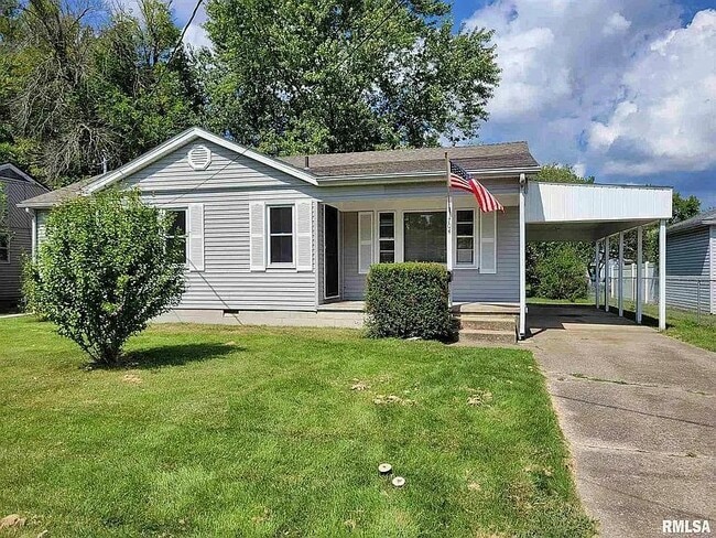 Building Photo - 1704 W Walnut St Rental