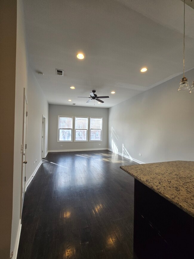 Photo - 2414 W Fullerton Ave Unit 2