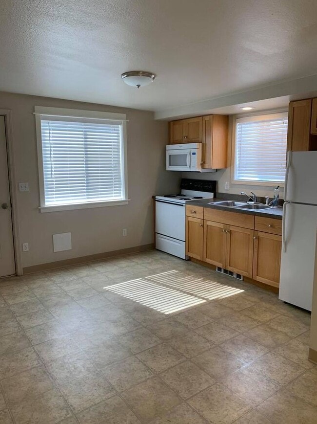Photo - 407 2nd St W Unit 3