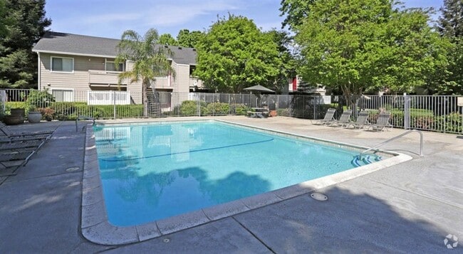 Pool - Westdale Commons Apartments