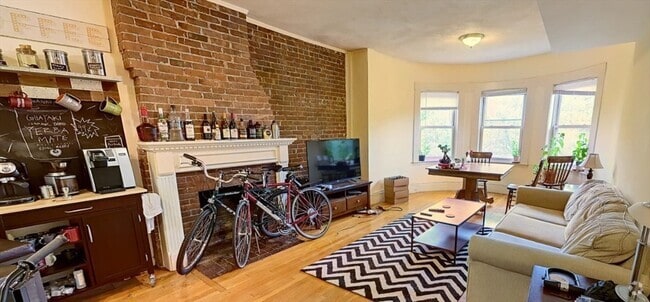 Building Photo - 1406 Beacon St Unit 3 Rental