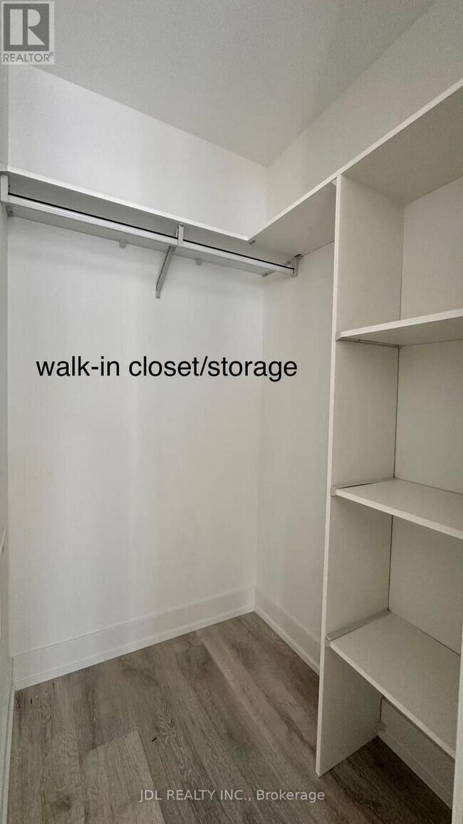 Photo - 30 Inn On The Pk Dr Unité 2001