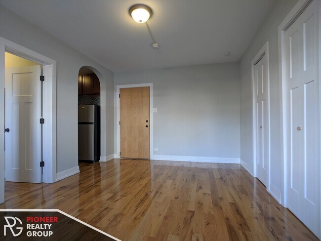 Photo - 560 W Arlington Pl