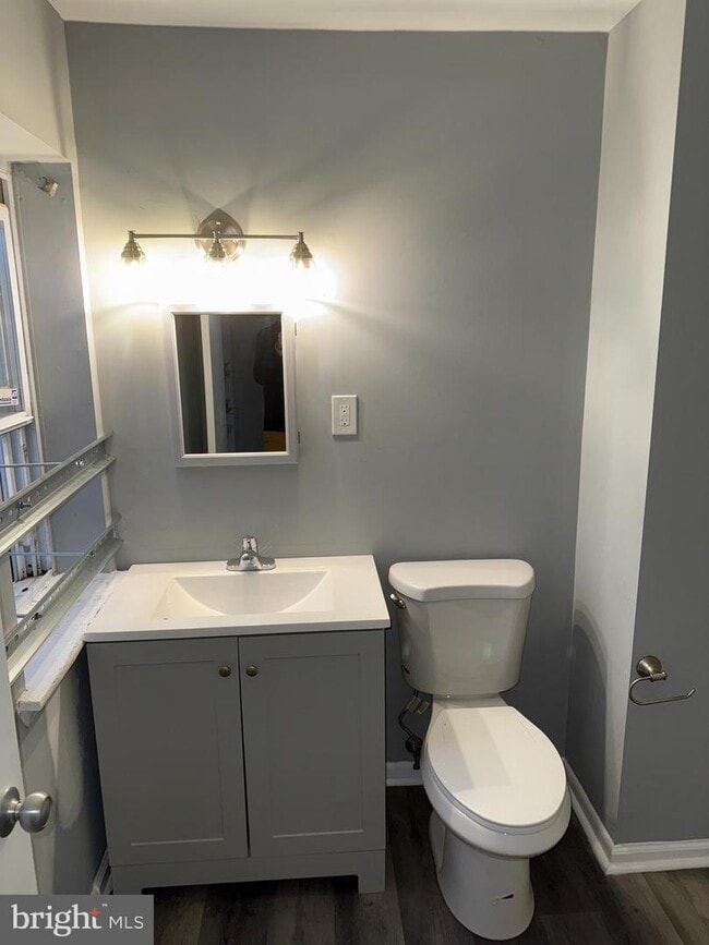 Photo - 152X Argyle Ave