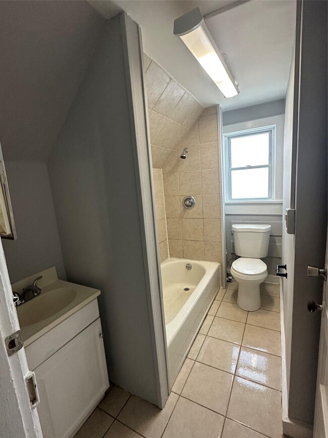 Photo - 1228 Brook St Apartment