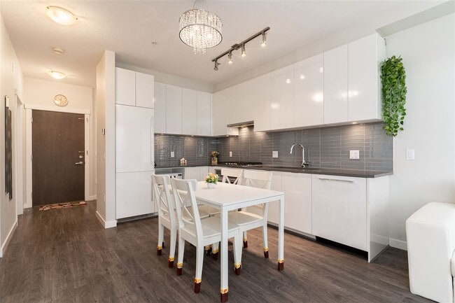 Photo - 9366 Tomicki Ave