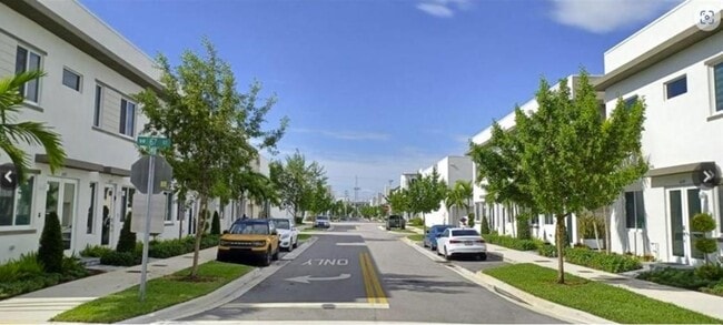 Building Photo - 10259 NW 66th St Rental