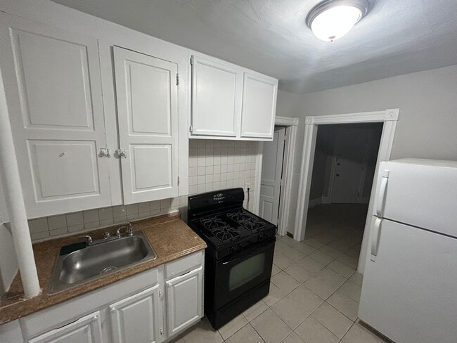 Building Photo - 802 N 8th St Unit #2